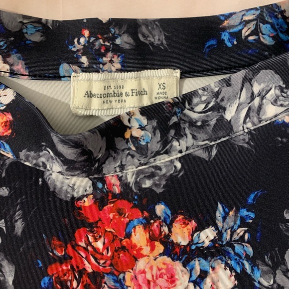 Abercrombie & Fitch Floral min skirt Neoprene Skater Skirt size XS - Picture 2 of 4